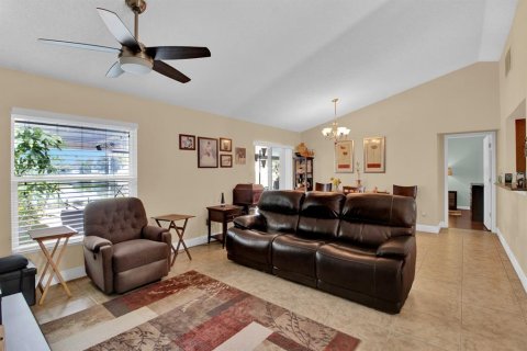 Villa ou maison à vendre à Kissimmee, Floride: 4 chambres, 129.41 m2 № 1354326 - photo 17