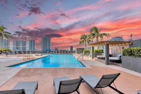 Condo in Miami, Florida, 2 bedrooms  № 1153835 - photo 3