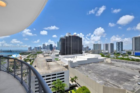 Condo in Miami, Florida, 2 bedrooms  № 1153835 - photo 19