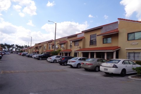 Condominio en venta en Hialeah, Florida, 3 dormitorios, 90.3 m2 № 1151780 - foto 19