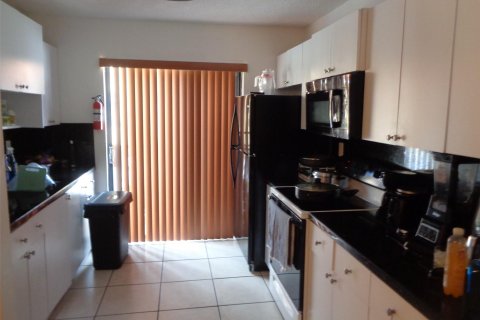 Condominio en venta en Hialeah, Florida, 3 dormitorios, 90.3 m2 № 1151780 - foto 17