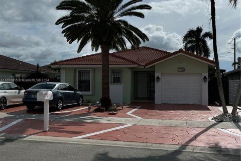 Villa ou maison à louer à Homestead, Floride: 2 chambres, 139.26 m2 № 1347765 - photo 1