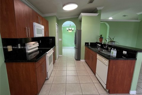 House in Homestead, Florida 2 bedrooms, 139.26 sq.m. № 1347765 - photo 10