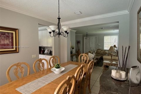 House in Weston, Florida 6 bedrooms, 305.83 sq.m. № 1348182 - photo 13