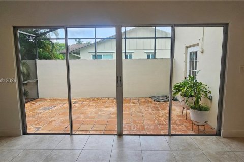 Townhouse in Miami, Florida 3 bedrooms, 107.4 sq.m. № 1348250 - photo 8