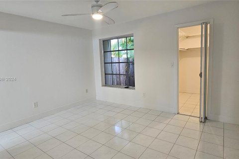 Townhouse in Miami, Florida 3 bedrooms, 107.4 sq.m. № 1348250 - photo 21