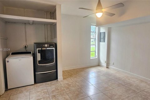 Townhouse in Miami, Florida 3 bedrooms, 107.4 sq.m. № 1348250 - photo 25