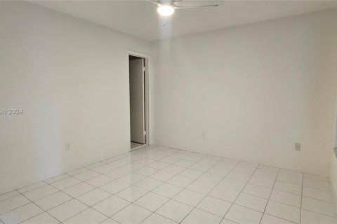 Townhouse in Miami, Florida 3 bedrooms, 107.4 sq.m. № 1348250 - photo 18