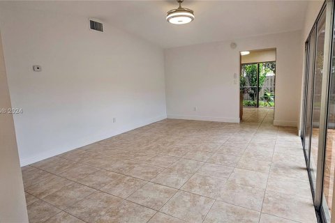 Townhouse in Miami, Florida 3 bedrooms, 107.4 sq.m. № 1348250 - photo 5