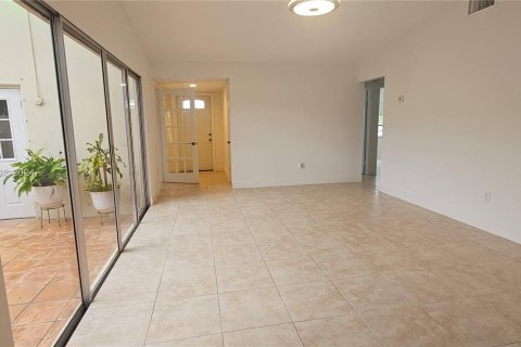 Townhouse in Miami, Florida 3 bedrooms, 107.4 sq.m. № 1348250 - photo 10