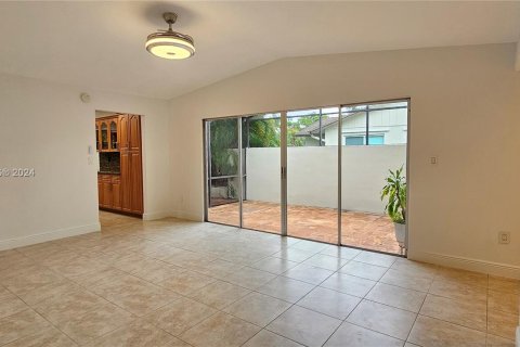 Townhouse in Miami, Florida 3 bedrooms, 107.4 sq.m. № 1348250 - photo 6