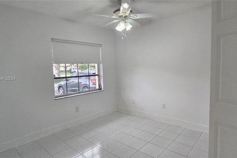 Townhouse in Miami, Florida 3 bedrooms, 107.4 sq.m. № 1348250 - photo 16