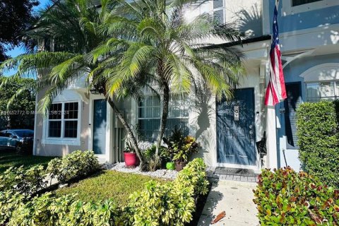 Touwnhouse à louer à Margate, Floride: 2 chambres, 103.12 m2 № 1347764 - photo 1