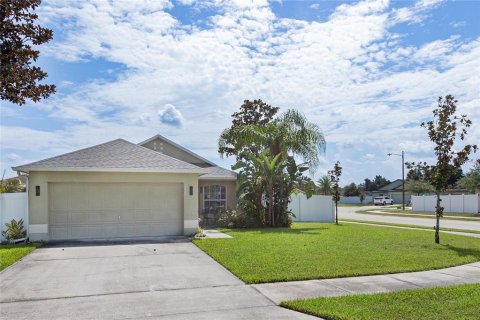 House in DeLand, Florida 3 bedrooms, 109.25 sq.m. № 1335248 - photo 1