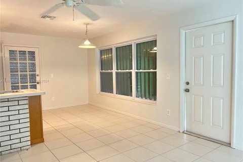 House in Stuart, Florida 2 bedrooms, 99.96 sq.m. № 1431698 - photo 2