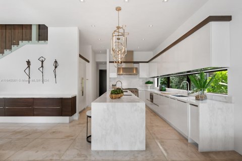 Casa en venta en Bal Harbour, Florida, 6 dormitorios, 611.67 m2 № 1328225 - foto 15