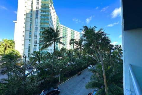 Condominio en venta en Hollywood, Florida, 2 dormitorios, 90.12 m2 № 941022 - foto 2