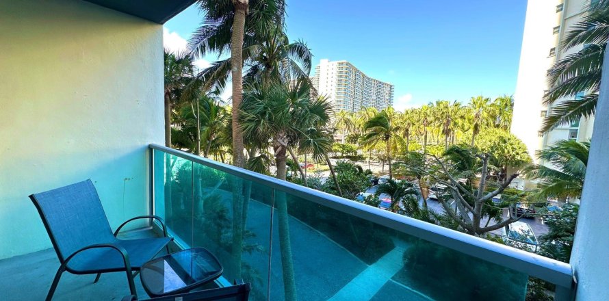 Condominio en Hollywood, Florida, 2 dormitorios  № 941022