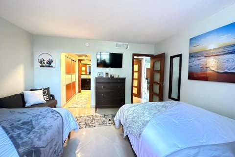 Condo in Hollywood, Florida, 2 bedrooms  № 941022 - photo 24