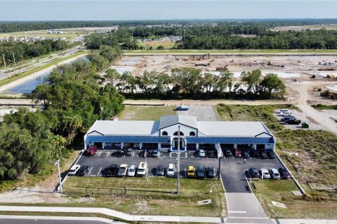 Propiedad comercial en venta en Port Charlotte, Florida, 1105.54 m2 № 217147 - foto 1