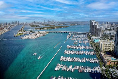 Condo in Miami Beach, Florida, 1 bedroom  № 866289 - photo 2