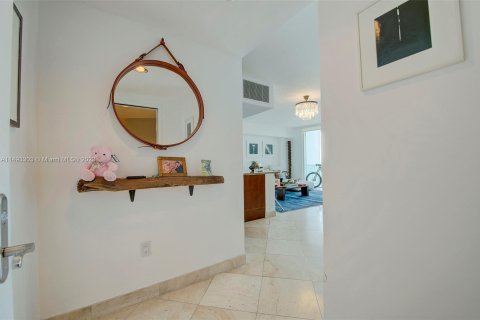 Condo in Miami Beach, Florida, 1 bedroom  № 866289 - photo 10