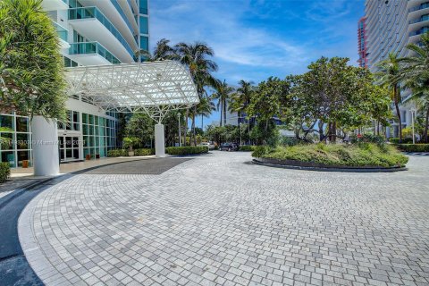 Condo in Miami Beach, Florida, 1 bedroom  № 866289 - photo 11