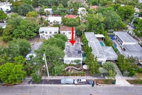 House in Miami, Florida 5 bedrooms, 284.47 sq.m. № 1153578 - photo 2