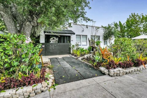 House in Miami, Florida 5 bedrooms, 284.47 sq.m. № 1153578 - photo 20