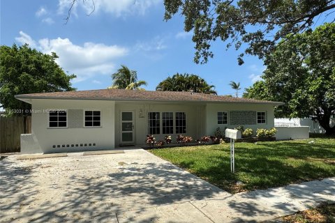 Villa ou maison à vendre à North Miami, Floride: 3 chambres, 145.67 m2 № 1347854 - photo 1