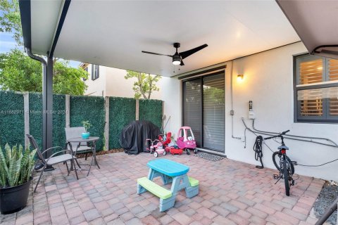 Townhouse in Homestead, Florida 3 bedrooms, 169.92 sq.m. № 1347853 - photo 23