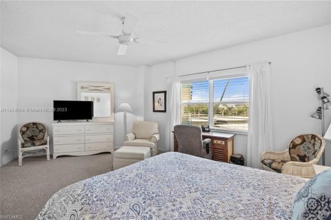 Condo in Marco Island, Florida, 1 bedroom  № 630561 - photo 15