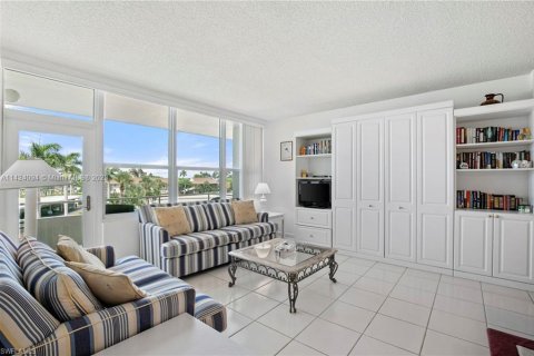 Copropriété à vendre à Marco Island, Floride: 1 chambre, 69.68 m2 № 630561 - photo 7