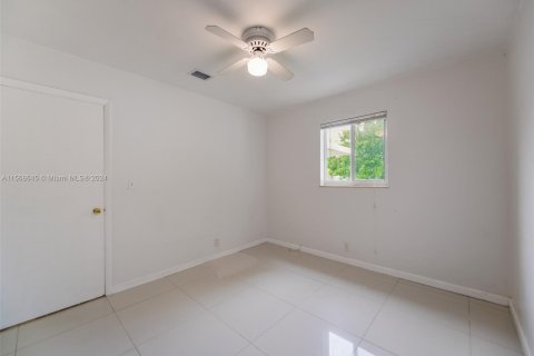 Villa ou maison à vendre à Hallandale Beach, Floride: 3 chambres, 142.33 m2 № 1117536 - photo 25
