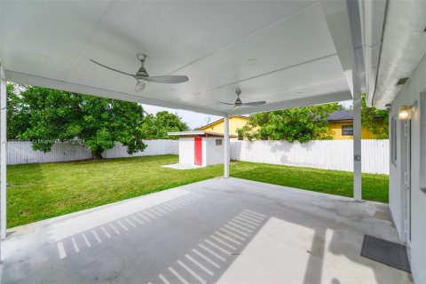 Villa ou maison à vendre à Hallandale Beach, Floride: 3 chambres, 142.33 m2 № 1117536 - photo 4