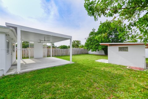 Villa ou maison à vendre à Hallandale Beach, Floride: 3 chambres, 142.33 m2 № 1117536 - photo 5