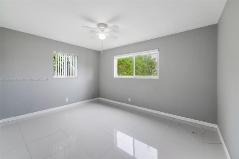Villa ou maison à vendre à Hallandale Beach, Floride: 3 chambres, 142.33 m2 № 1117536 - photo 21