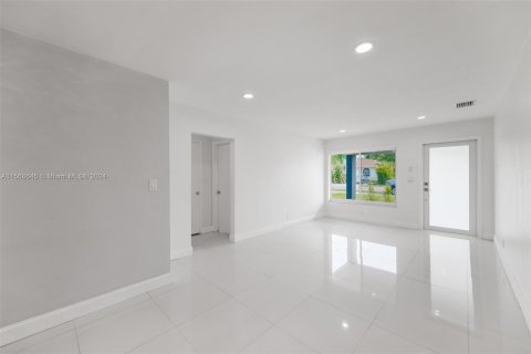 Villa ou maison à vendre à Hallandale Beach, Floride: 3 chambres, 142.33 m2 № 1117536 - photo 12