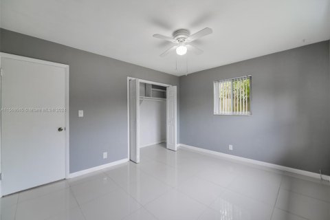 Villa ou maison à vendre à Hallandale Beach, Floride: 3 chambres, 142.33 m2 № 1117536 - photo 23