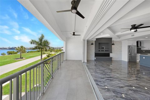 Condo in Punta Gorda, Florida, 2 bedrooms  № 1144264 - photo 5