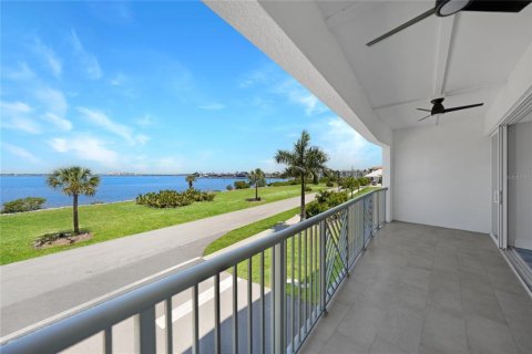 Copropriété à vendre à Punta Gorda, Floride: 2 chambres, 152.55 m2 № 1144264 - photo 4