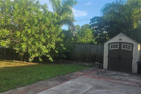 House in Hollywood, Florida 3 bedrooms, 125.79 sq.m. № 1387860 - photo 11