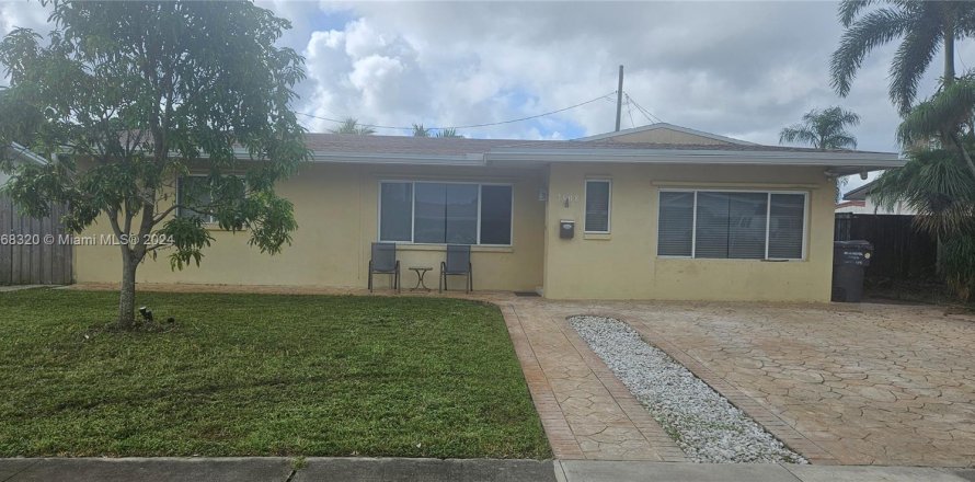 House in Hollywood, Florida 3 bedrooms, 125.79 sq.m. № 1387860