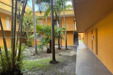 Condo in Hialeah, Florida, 3 bedrooms  № 1387950 - photo 3