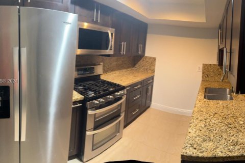 Condo in Hialeah, Florida, 3 bedrooms  № 1387950 - photo 4