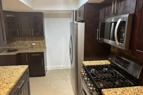 Condominio en venta en Hialeah, Florida, 3 dormitorios, 131.64 m2 № 1387950 - foto 7