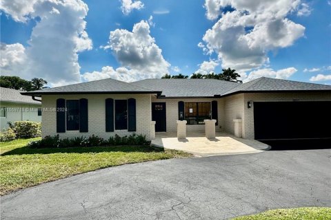 Villa ou maison à vendre à Coral Springs, Floride: 4 chambres, 184.6 m2 № 1387904 - photo 10