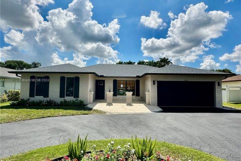 Villa ou maison à vendre à Coral Springs, Floride: 4 chambres, 184.6 m2 № 1387904 - photo 1