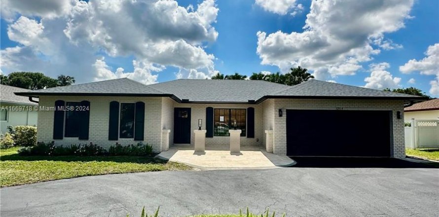 Villa ou maison à Coral Springs, Floride 4 chambres, 184.6 m2 № 1387904