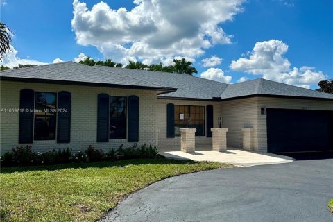 Villa ou maison à vendre à Coral Springs, Floride: 4 chambres, 184.6 m2 № 1387904 - photo 2